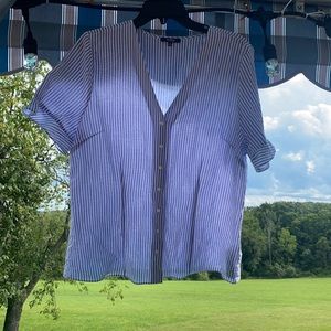 Gently used NYDJ button up blouse